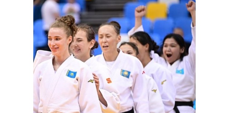 پارا دزيۋدودان ايەلدەر قۇراماسى الەم چەمپيونى اتاندى