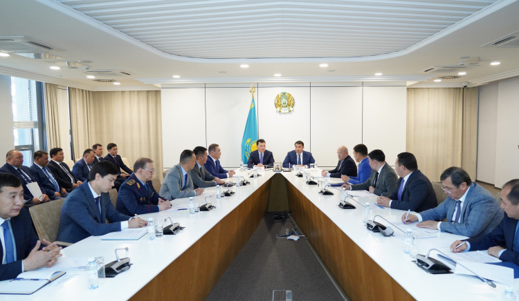 ىشكى ساياسات ماسەلەلەرى تالقىلاندى