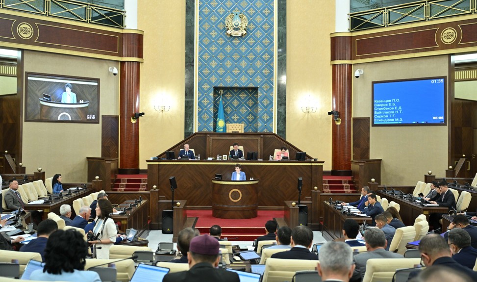 جاساندى ينتەللەكتىگە قاتىستى ءۇش زاڭ جوباسى ماقۇلداندى