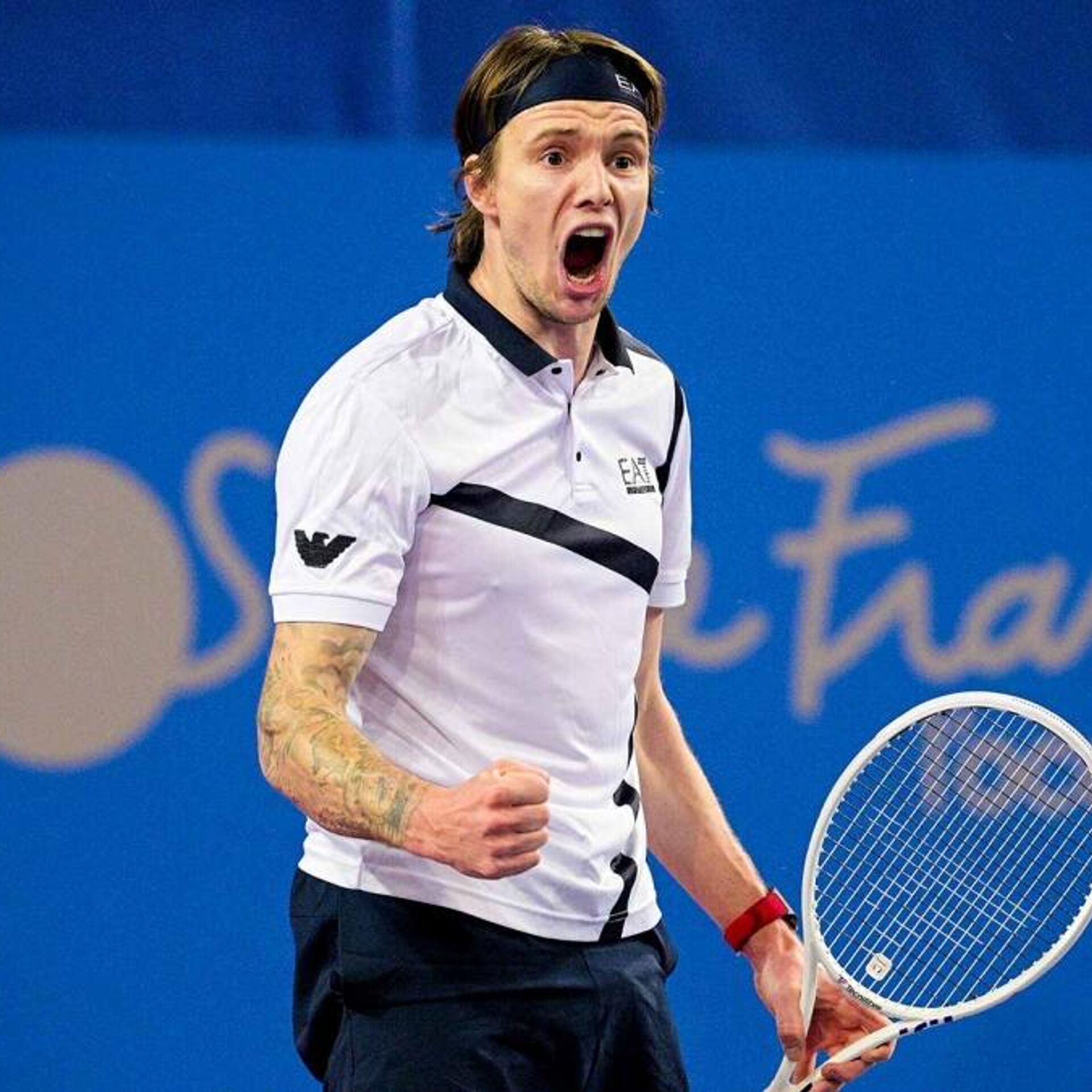 وتاندىق تەننيسشىلەر قارت قۇرلىقتا كۇش سىناستى