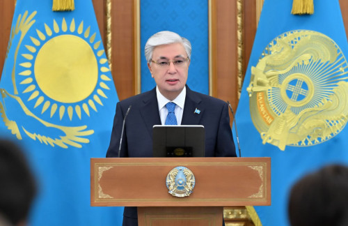 پرەزيدەنت مادەنيەت جانە ونەر قىزمەتكەرلەرىنە العىس ءبىلدىردى