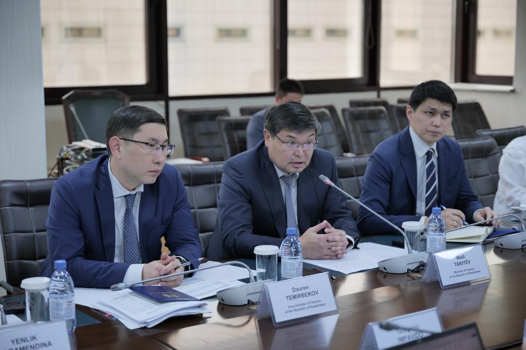 قارجى ءمينيسترى ءمادي تاكيەۆ قازاقستانداعى حۆق باسشىسىمەن كەزدەستى