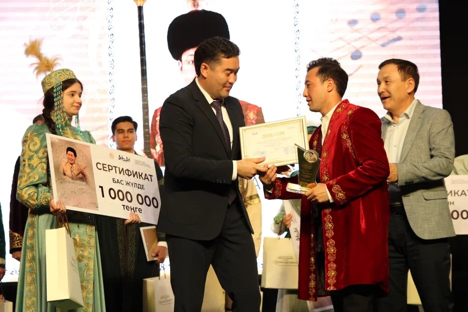 ەشەكەەۆ ءان بايقاۋى مارەسىنە جەتتى