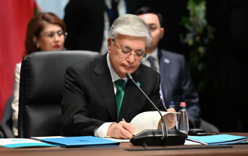 بۋداپەشتتەگى بەيرەسمي سامميتتە ءتورت قۇجات قابىلداندى