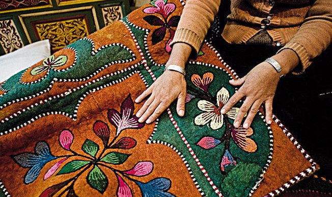 وتاندىق قولونەر شەبەرلەرى سىرتقى نارىققا شىقتى