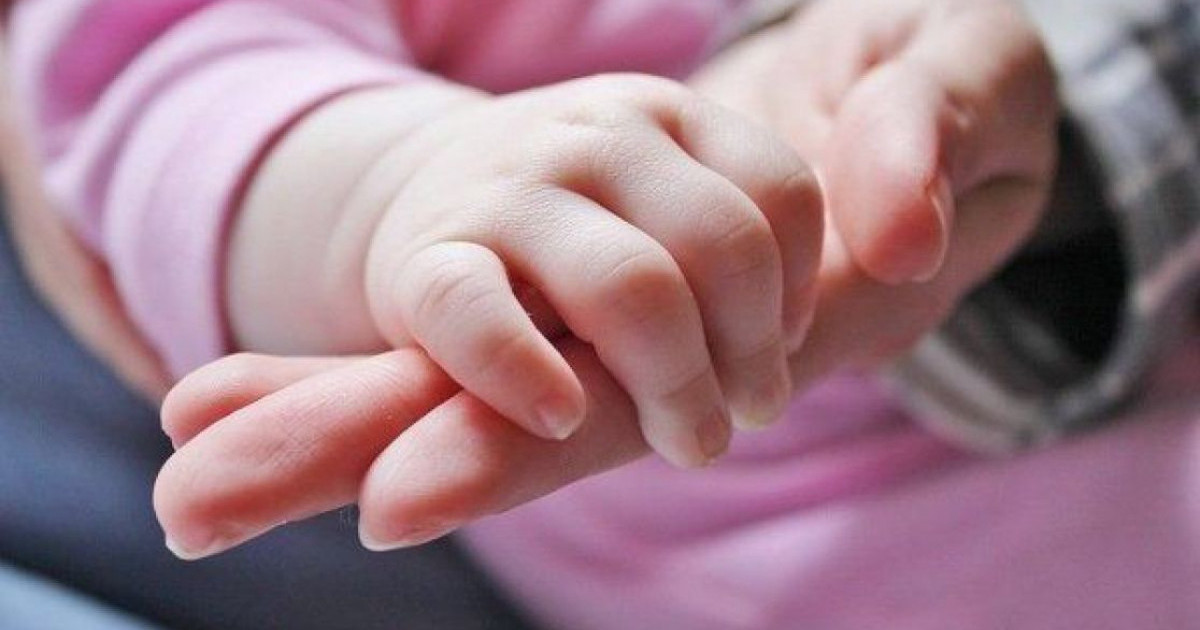 دارىگەرلەر فاستفۋد جەگەن 10 ايلىق ءسابيدىڭ ىشەگىنىڭ ءبىر بولىگىن الىپ تاستادى