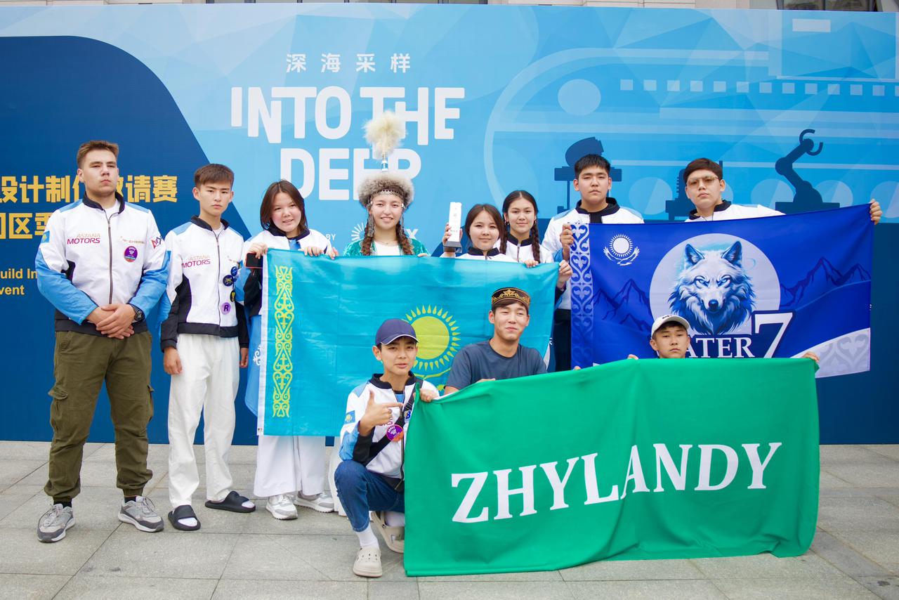 عىلىم مەن ونەردى تەڭ ۇستاپ...