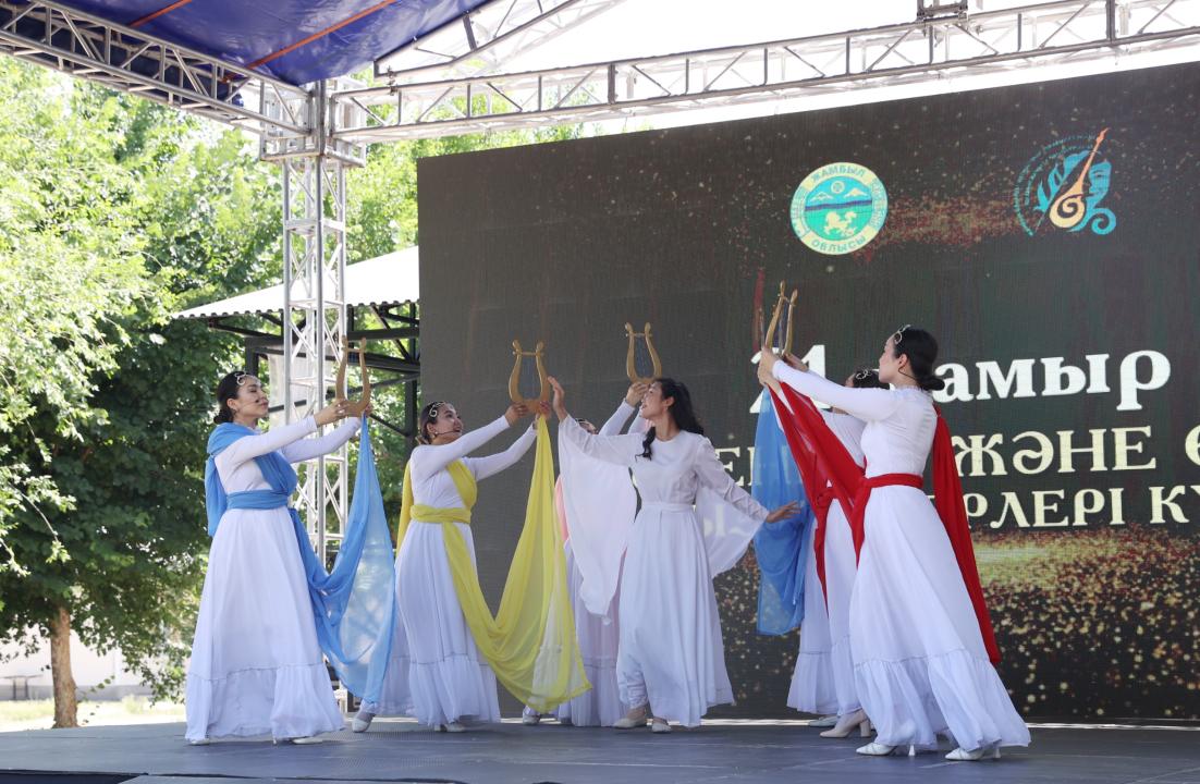 قاراشوكەەۆ مادەنيەت قىزمەتكەرلەرىنە قۇرمەت كورسەتتى