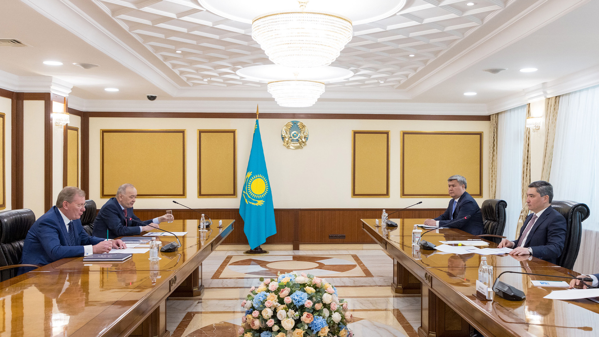 ۇكىمەتتە قازاق مۇنايىن تاسىمالداۋ ماسەلەسى تالقىلاندى