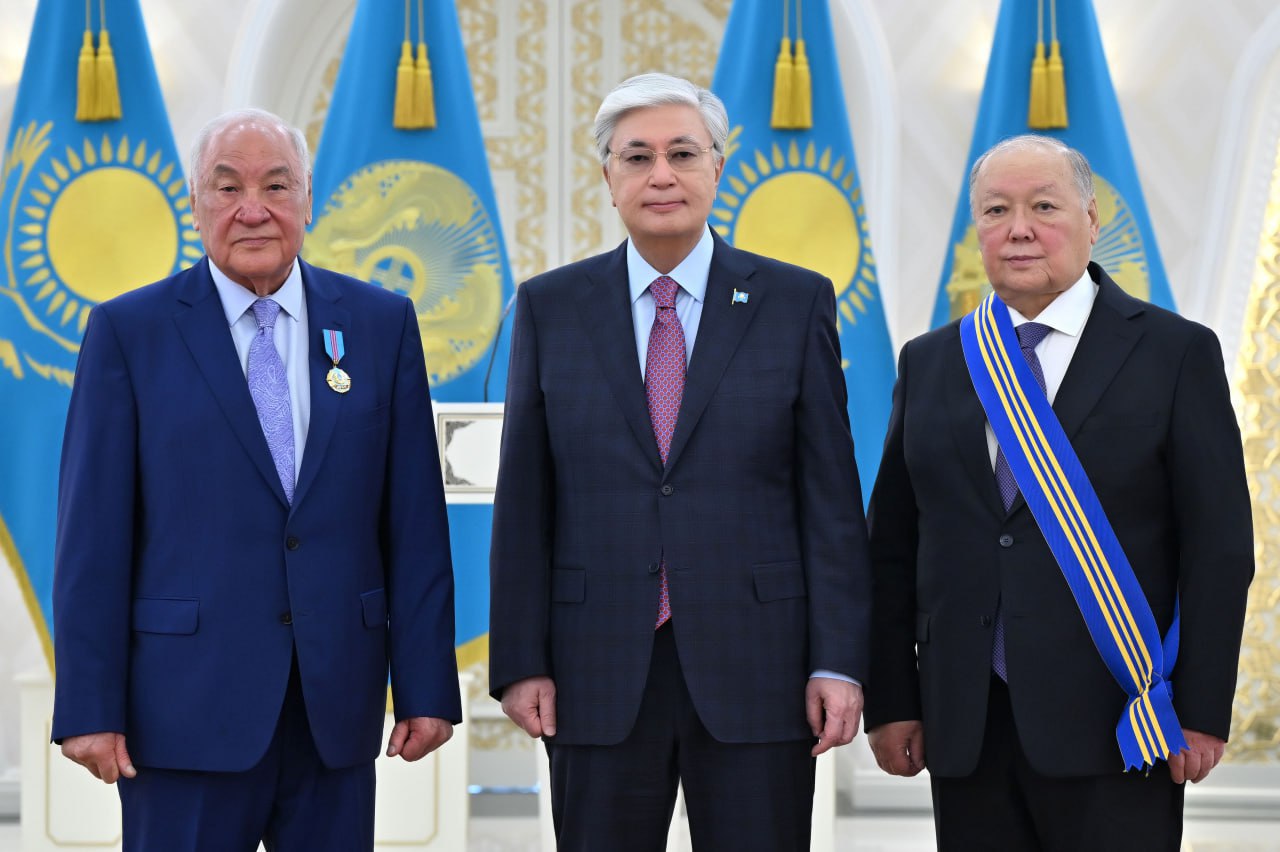 پرەزيدەنت قوعام قايراتكەرلەرىنە مەملەكەتتىك ناگرادالاردى تابىستادى