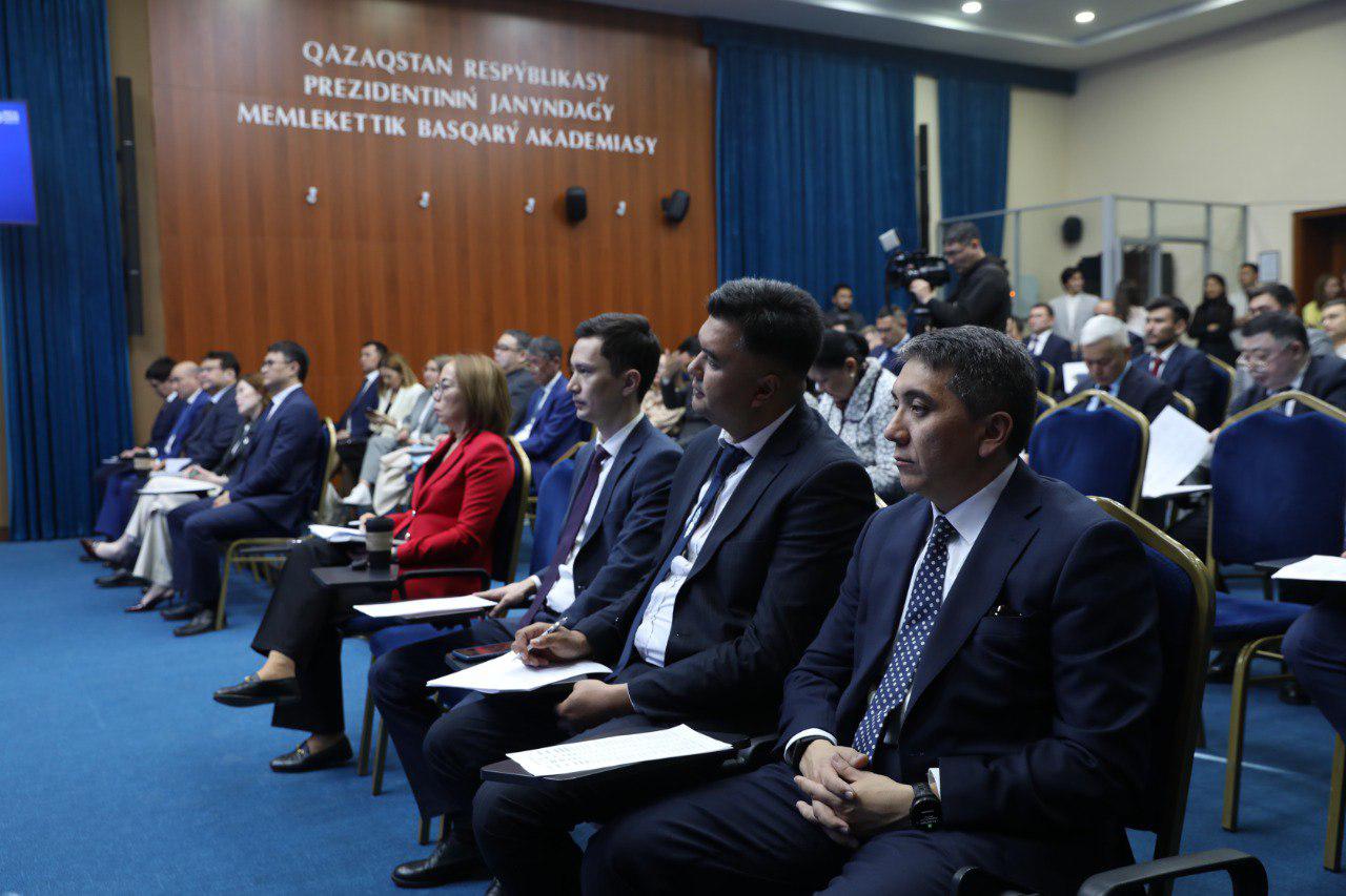 مەمقىزمەتشىلەردى جاساندى ينتەللەكت داعدىلارىنا وقىتۋ باستالدى