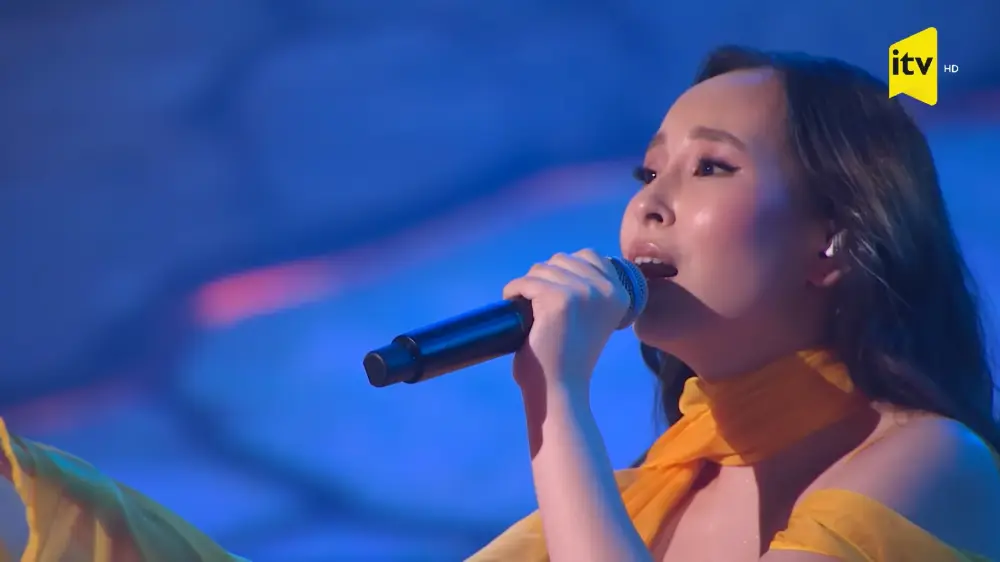 قازاقستاندىق ءانشى «The Voice of Azerbaijan» فينالىندا ونەر كورسەتتى