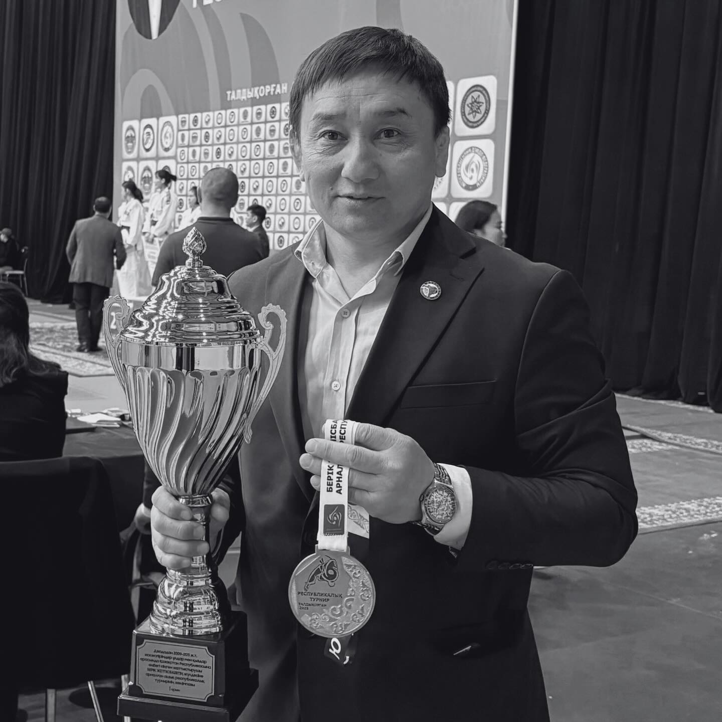 ساڭلاق سامبوشى ەدى...