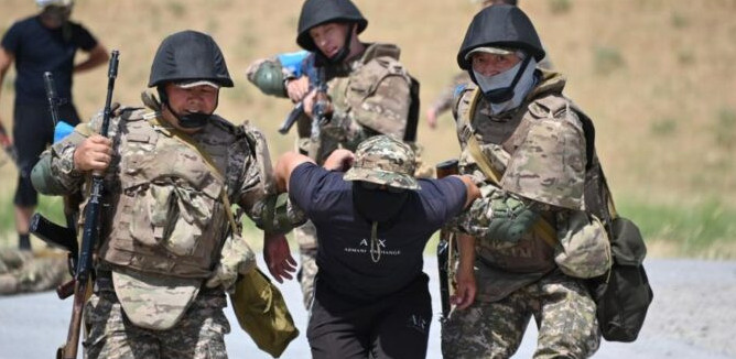 شىمكەنتتە اسكەري مىندەتتىلەردىڭ وقۋ-جاتتىعۋ جيىنى ءوتتى