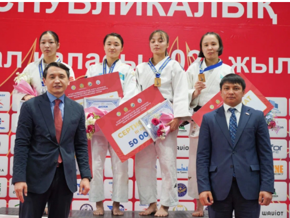 تاتامي شەبەرلەرى سىنعا ءتۇستى