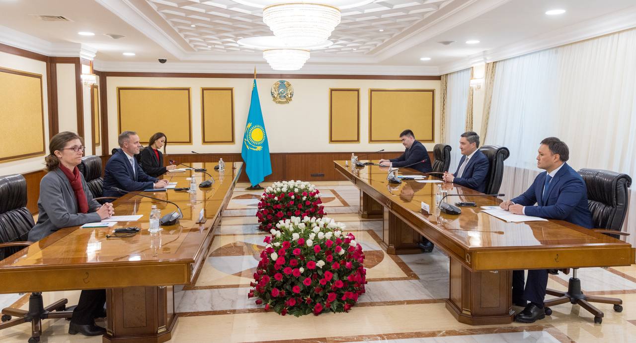 ولجاس بەكتەنوۆ ExxonMobil ۆيتسە-پرەزيدەنتىمەن مۇناي-گاز ىنتىماقتاستىعى ماسەلەلەرى بويىنشا كەزدەسۋ وتكىزدى