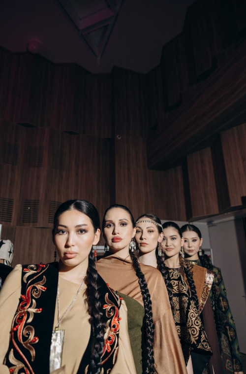 وبىرعا شالدىققان بالالار  EFW مىنبەرىندە ءسان ۇلگىسىن كورسەتتى