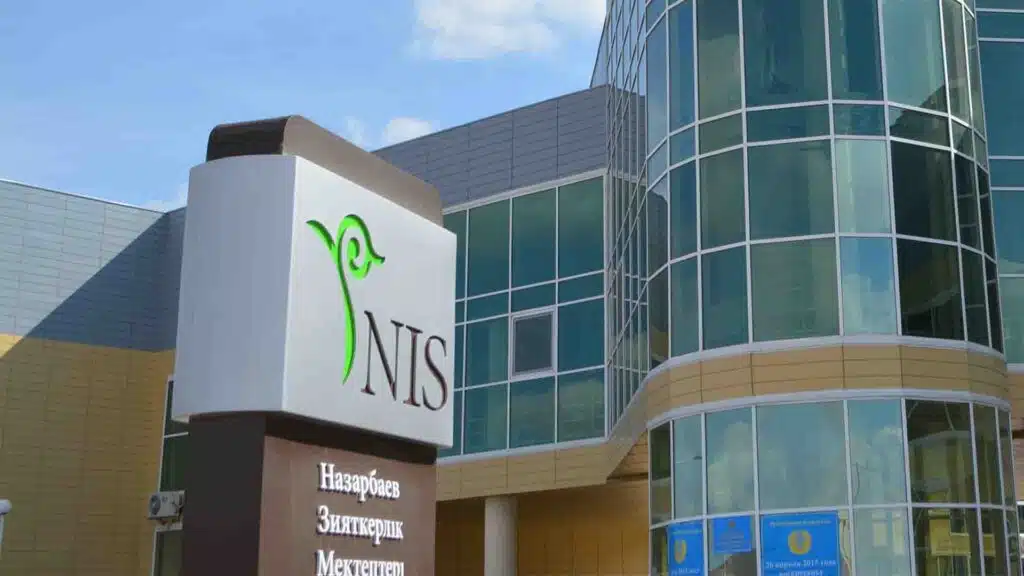 الماتىدا ۇستازىن بالاعاتتاعان وقۋشى مەكتەپتەن شىعارىلدى