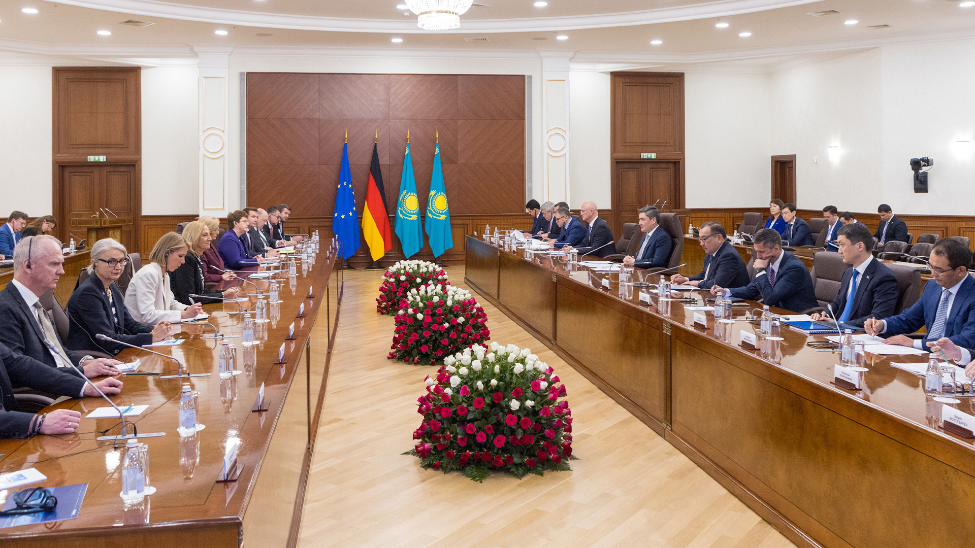 ەكونوميكالىق ىنتىماقتاستىق نىعايادى