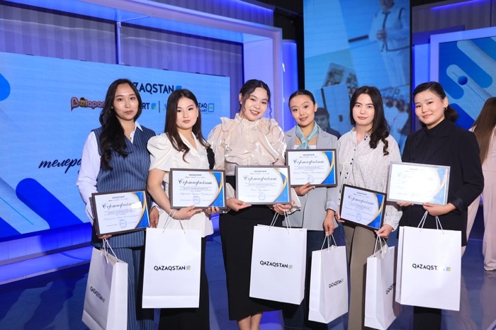 مەديا-مەكتەپتىڭ ءتورتىنشى تۇلەكتەرى