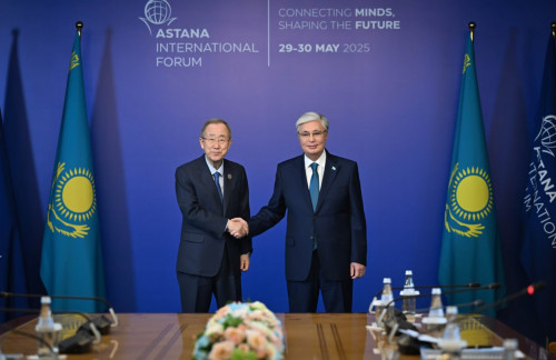 مەملەكەت باسشىسى پان گي مۋنمەن كەزدەستى