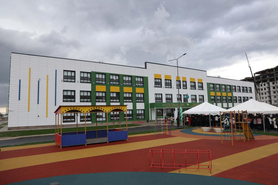 تەحنولوگياعا بەيىمدەلگەن «كەلەشەك مەكتەپتەرى»