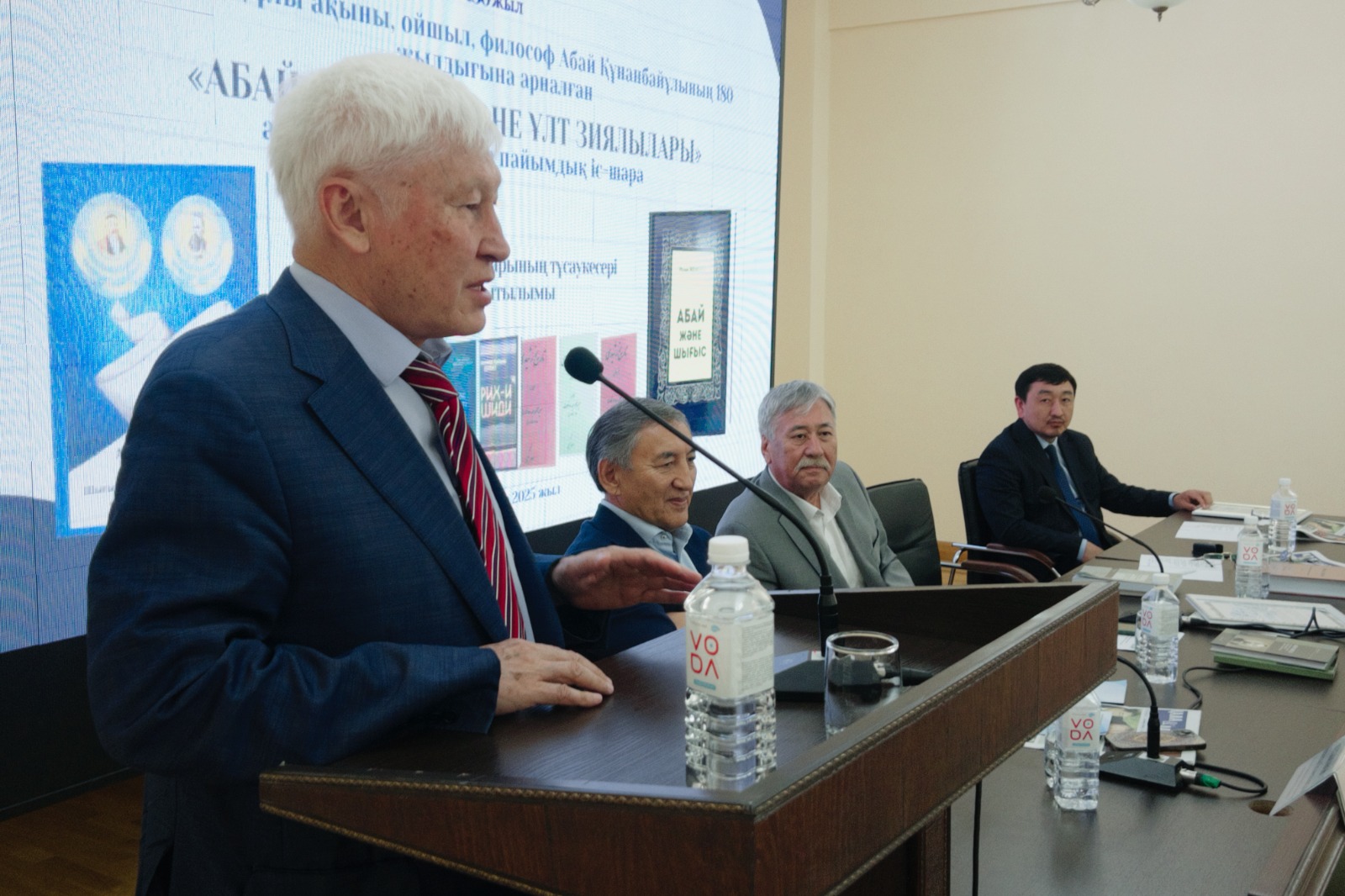 «اباي جانە شىعىس» مونوگرافياسى, «ءامىر تەمىردىڭ ساياسي قىزمەتى مەن جورىقتارى» ەڭبەگى جارىق كوردى