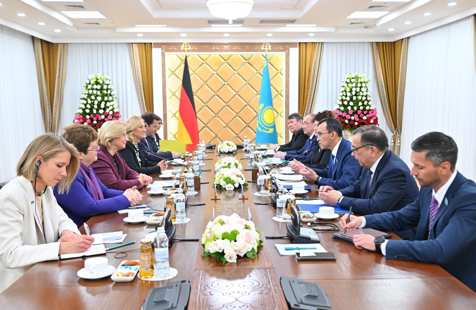 سەنات توراعاسى گفر بۋندەسراتى پرەزيدەنتىمەن كەزدەستى