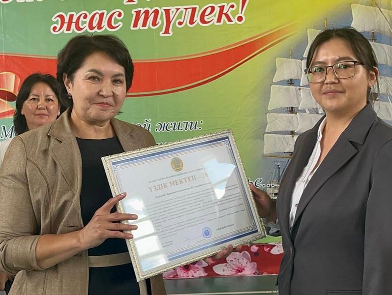 قاراعاندى وبلىسىندا بەس مەكتەپ ۇزدىك اتاندى