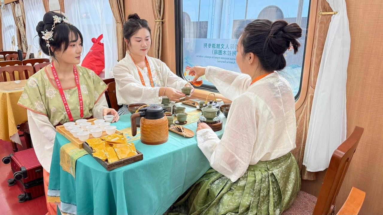 «سيان – الماتى» باعىتى بويىنشا العاشقى تۋريستىك پويىز ساپارعا شىقتى