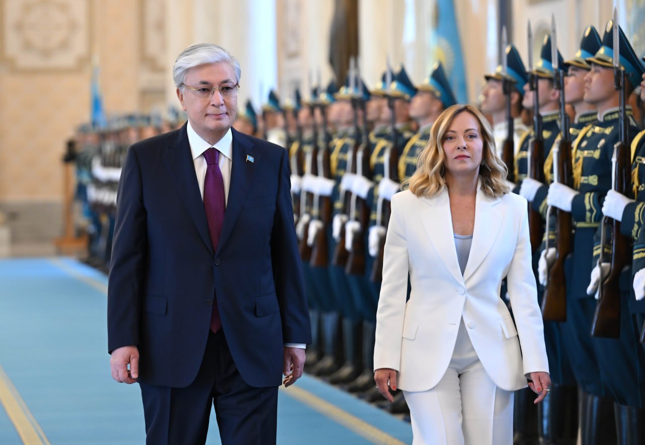 اقوردادا دجوردجا مەلونيدى  سالتاناتتى قارسى الۋ ءراسىمى ءوتتى