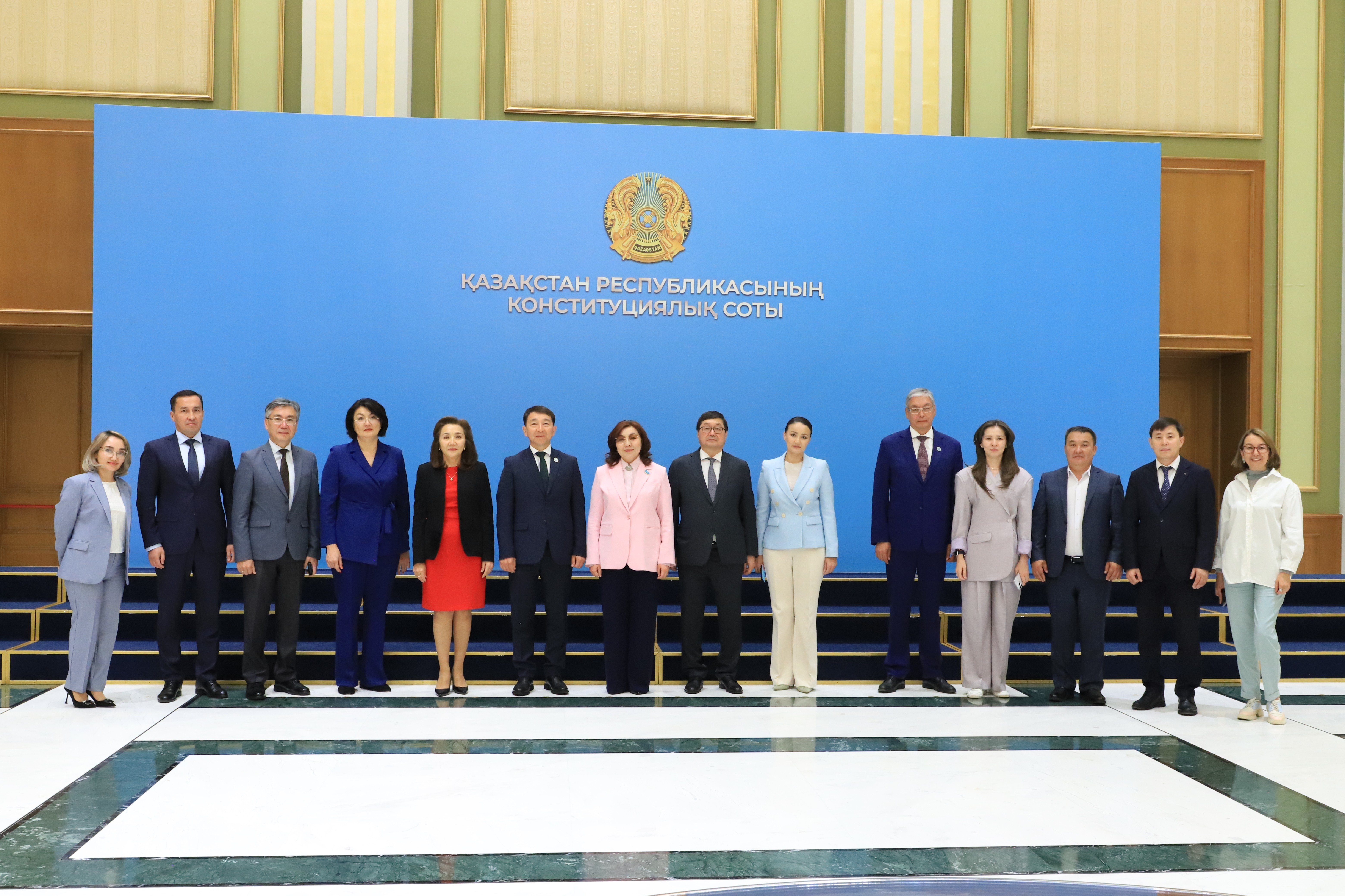 كونستيتۋتسيالىق سوت پەن «باس رەداكتورلار كلۋبى»  مەموراندۋمعا قول قويدى