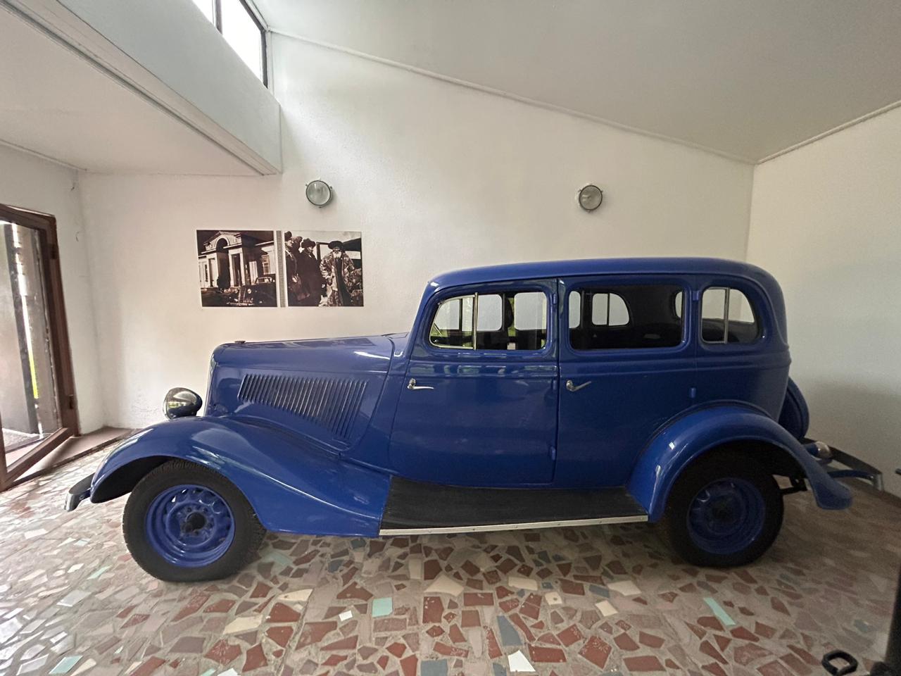 كونەنىڭ كوزىندەي كوك ماشينا