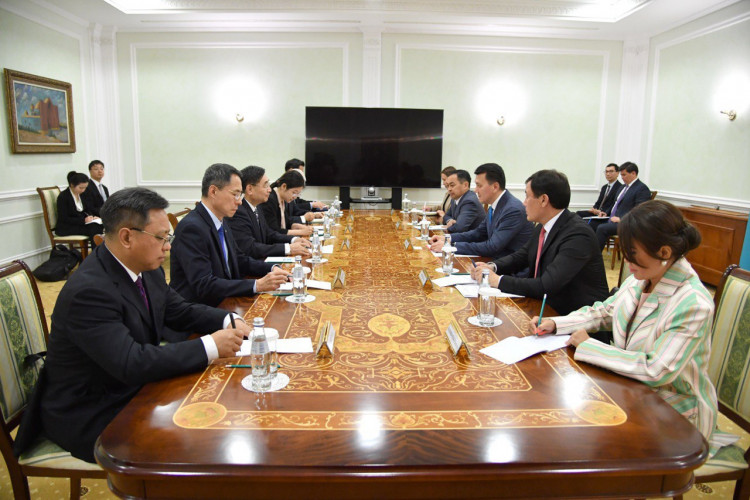 مادەني-گۋمانيتارلىق بايلانىس ماسەلەلەرى بايىپتالدى