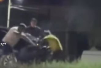 اقسايدا ەر ادام بەنزوپيلامەن تۇرعىندارعا شابۋىل جاساعان