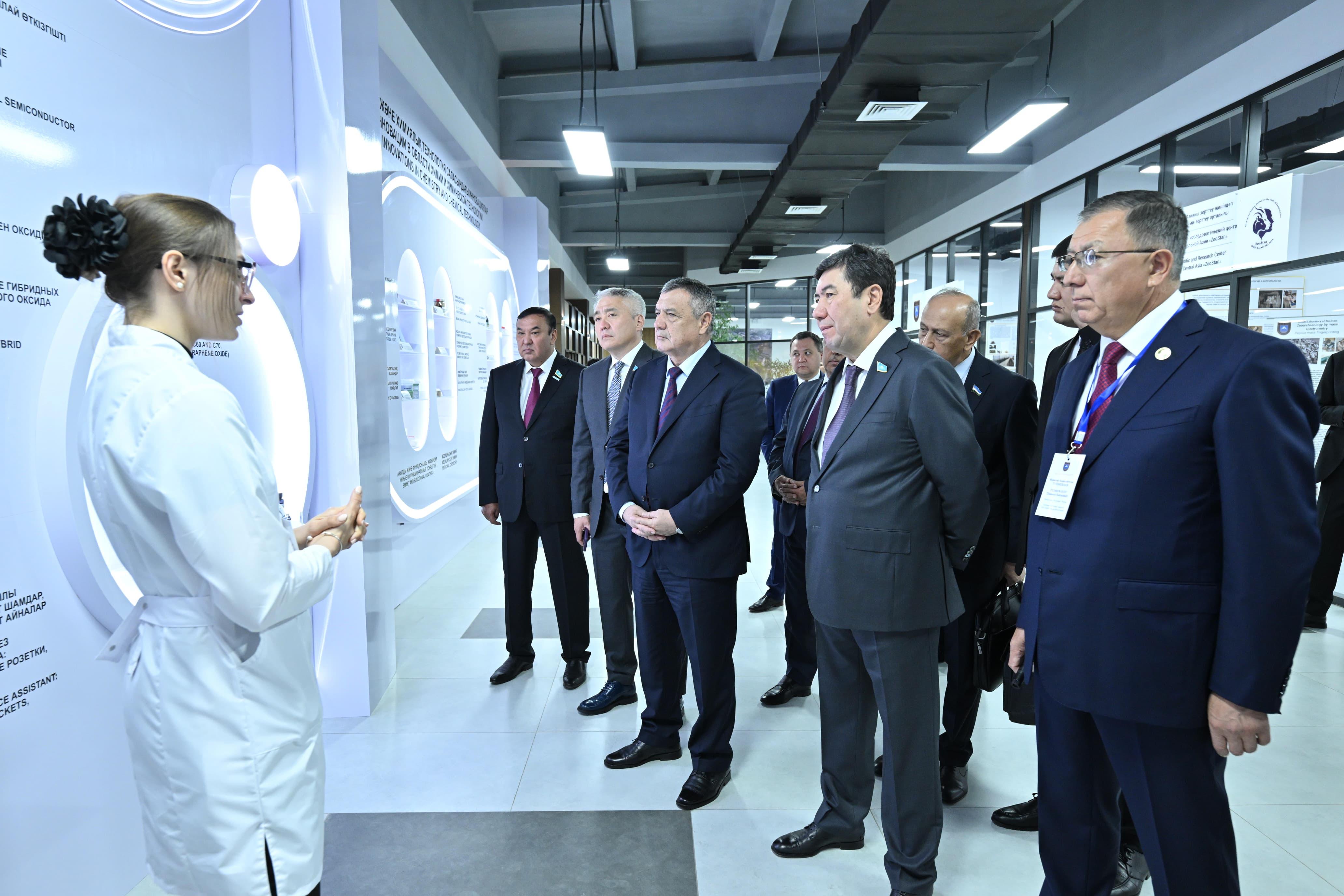 قازاقستان مەن وزبەكستان پارلامەنتتەرى سپيكەرلەرىنە وتاندىق جي جوبالارى كورسەتىلدى