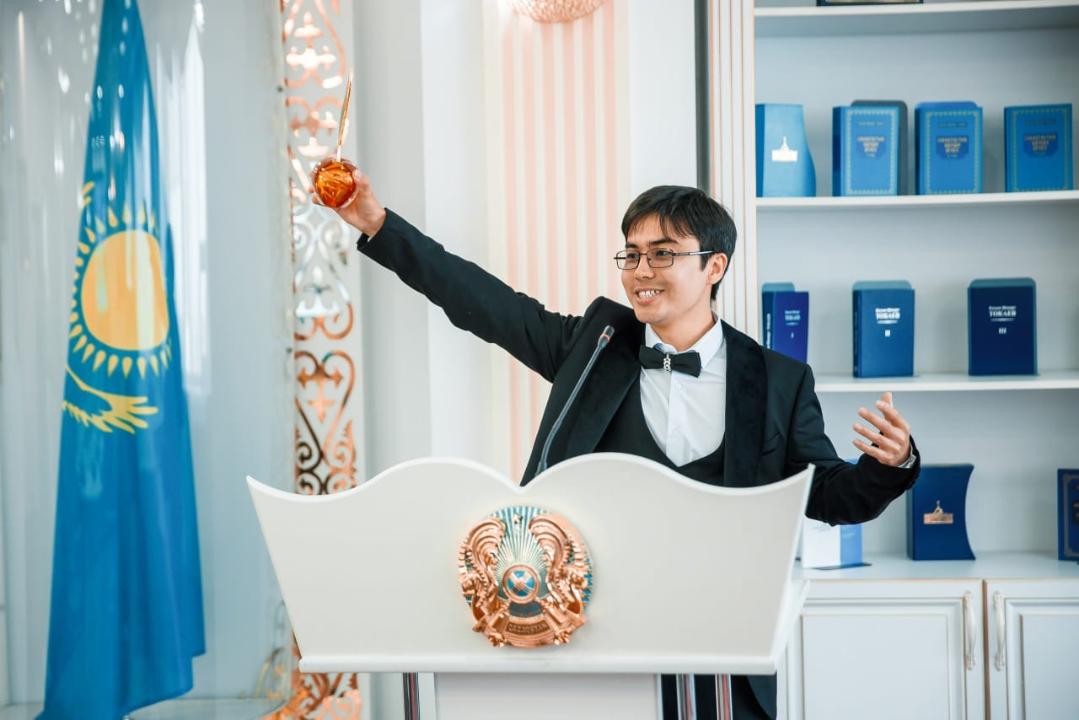 ۇزدىك رومان اۆتورى ماراپاتتالدى