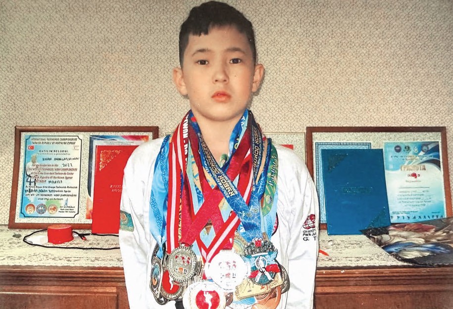 جەڭىسكە قۇشتار چەمپيون