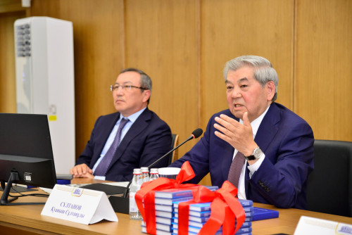 اباي ۋنيۆەرسيتەتىندە تاعىلىمدى كەزدەسۋ ءوتتى