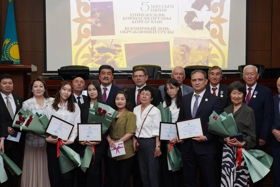 ەلىمىزدە ەكولوگتار كۇنى كەڭىنەن اتالىپ ءوتتى