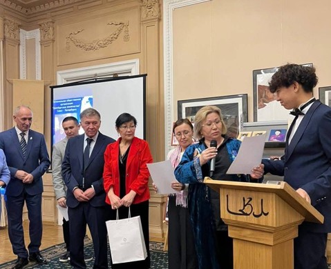 اقىندى ەسكە الدى