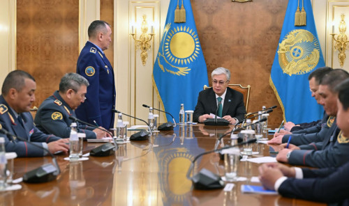 پرەزيدەنت  قورعانىس مينيسترلىگىنىڭ باسشىلىق قۇرامىمەن جيىن وتكىزدى