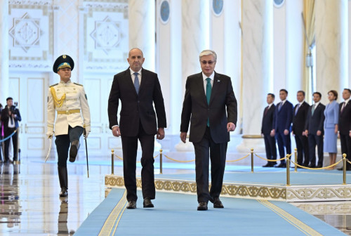 مەملەكەت باسشىسى بولگاريا پرەزيدەنتىن اقوردادا قارسى الدى