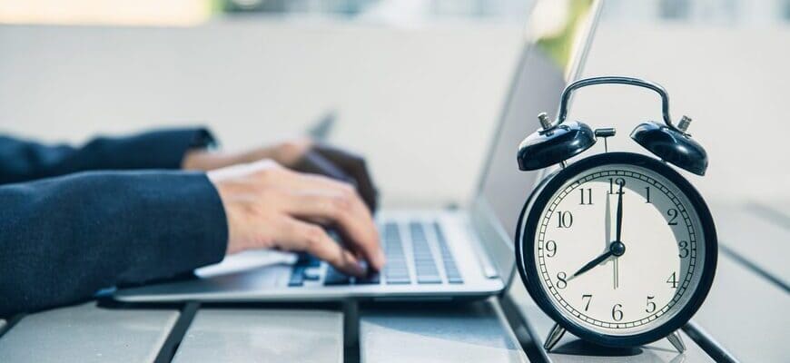 دەپۋتات كەپتەلىستى ازايتۋ ءۇشىن جۇمىس كۇنىن ەرتە باستاۋدى ۇسىندى