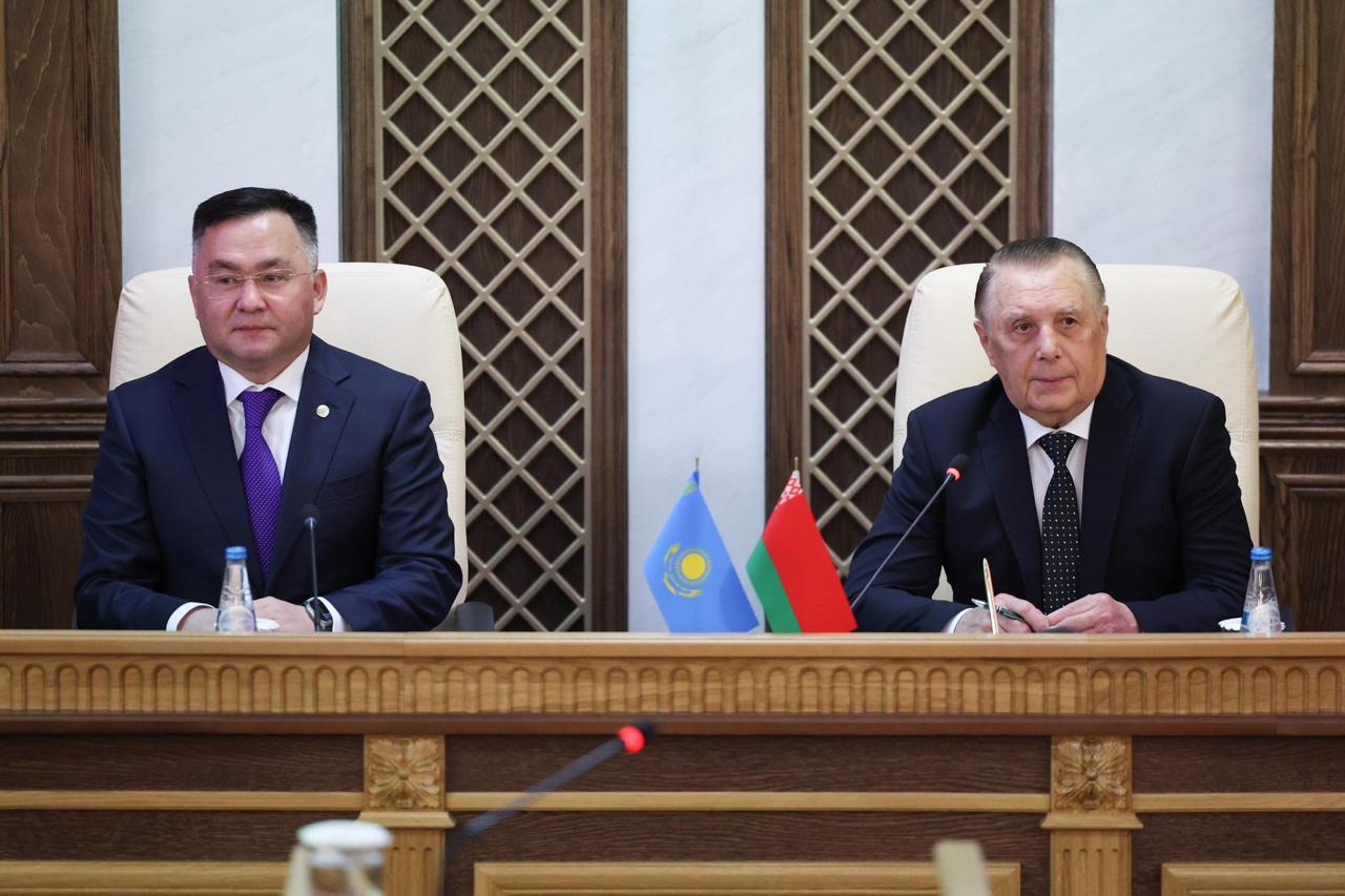 ا.مەرعاليەۆ بەلارۋس جوعارعى سوتىنىڭ سۋديالارىمەن كەزدەستى