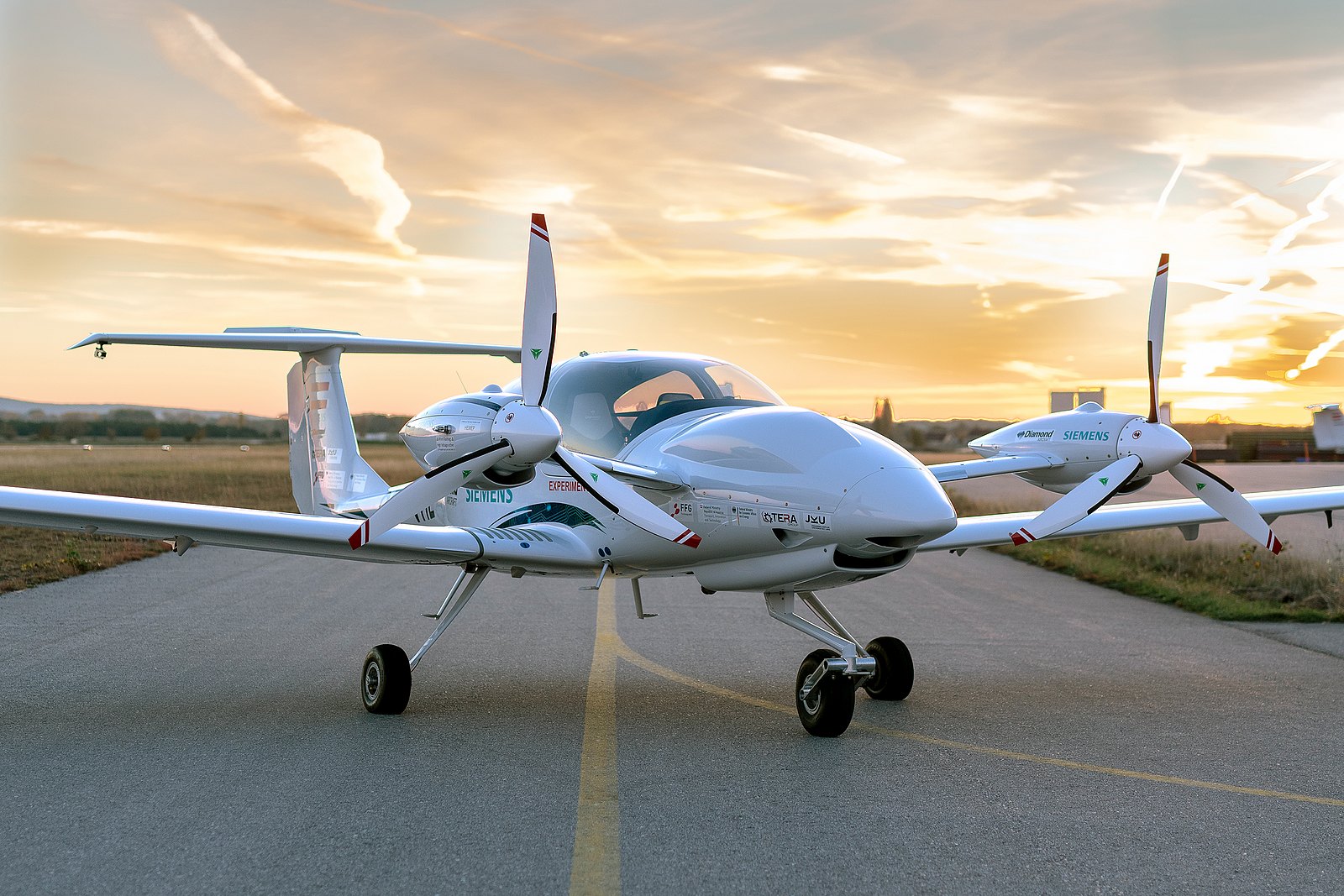 ۇشاتىن كولىك ساتىلىمدا