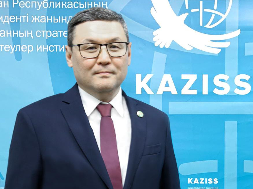 ەركىن تۇقىموۆ لاۋازىمىنان بوساتىلدى