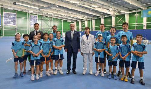 مەملەكەت باسشىسى «داۋلەت» تەننيس ورتالىعىنا باردى