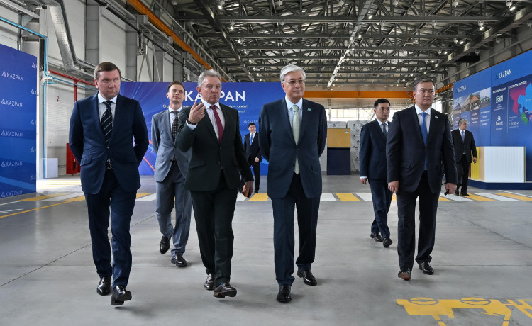 قاسىم-جومارت توقاەۆ KazPan سەندۆيچ-پانەلدەرىن وندىرەتىن زاۋىتتى ارالاپ كوردى