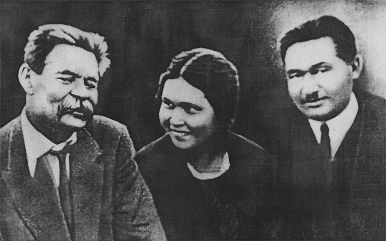 سۋرەتتەگى جۇمباق جان كىم؟